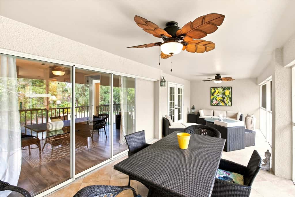 Cozy 2 Bedroom Naples Condo with Full Kitchen, shared Pool