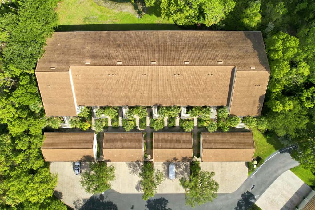 Cozy 2 Bedroom Naples Condo with Full Kitchen, shared Pool
