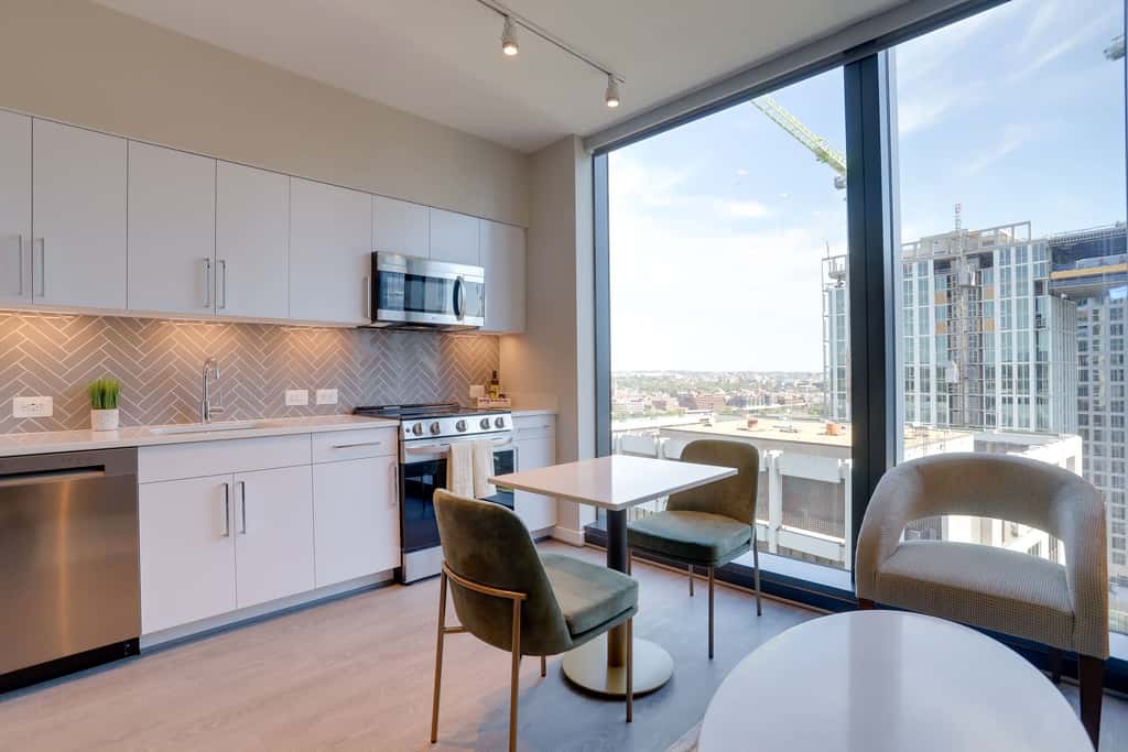 Sojourn Rosslyn Gym Pool Rooftop & Free Parking
