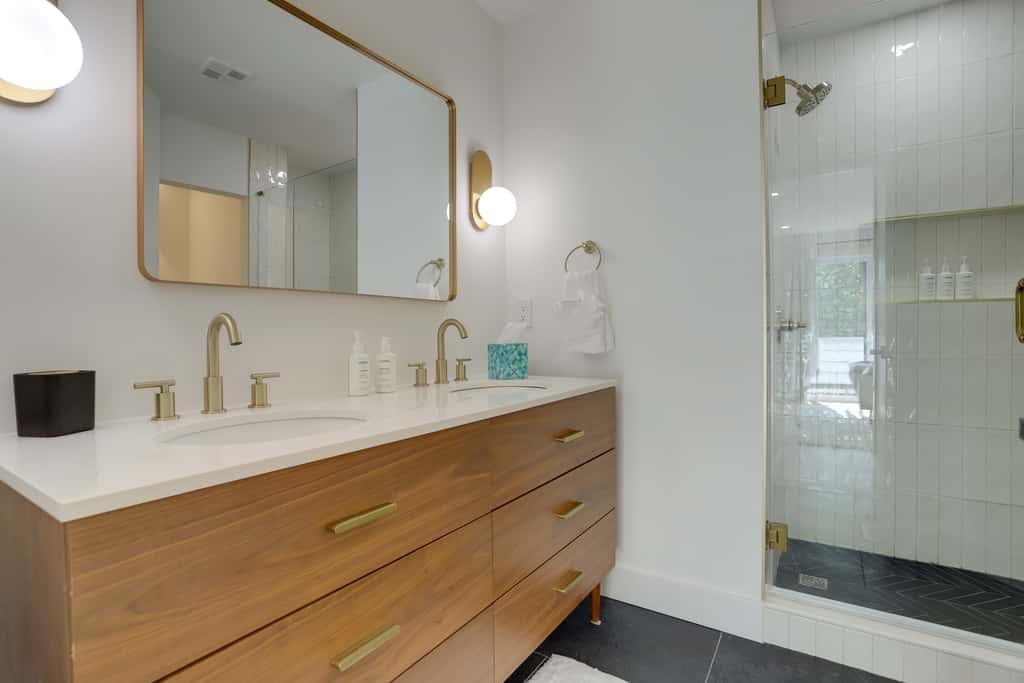 Sojourn's 3 BR with Rooftop Patio at Union Market