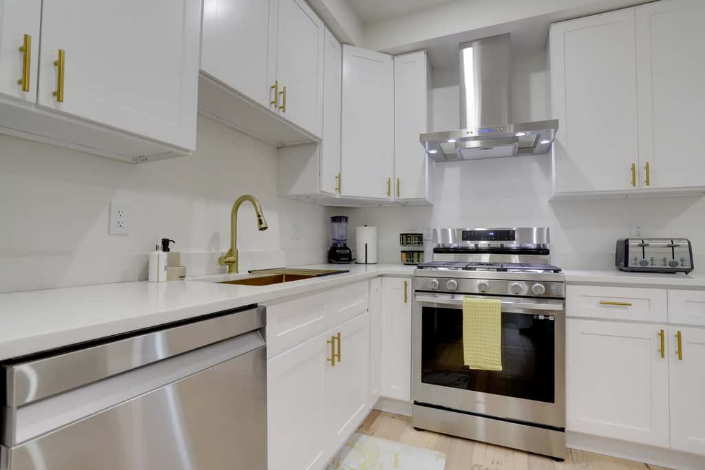 Sojourn's 4 BR + Private Patio at Union Market