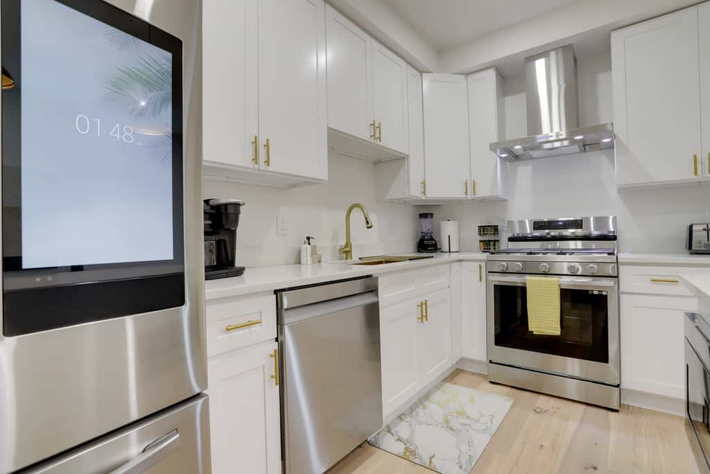 Sojourn's 4 BR + Private Patio at Union Market