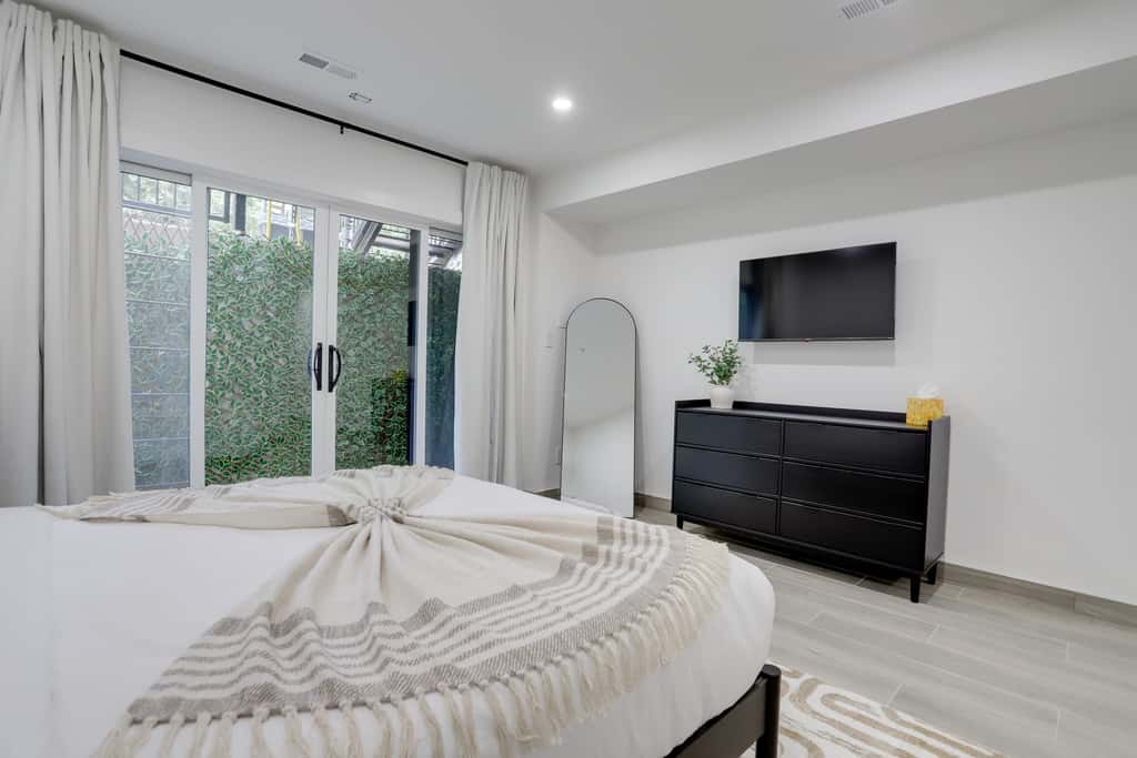 Sojourn's 4 BR + Private Patio at Union Market