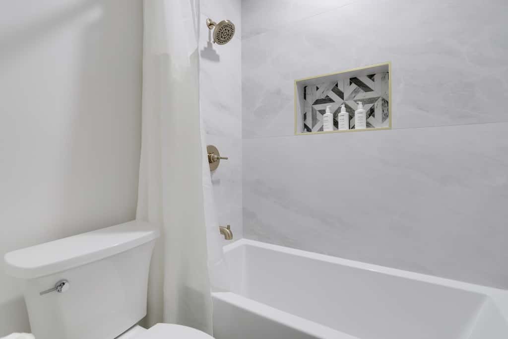 Sojourn's 4 BR + Private Patio at Union Market