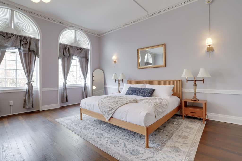 Sojourn Studio | Grand & Chic 6 Min. Walk to Metro