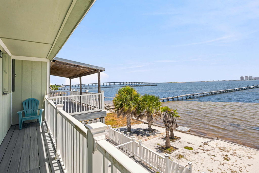 Waterfront Views & Beach Access - Pet Friendly!