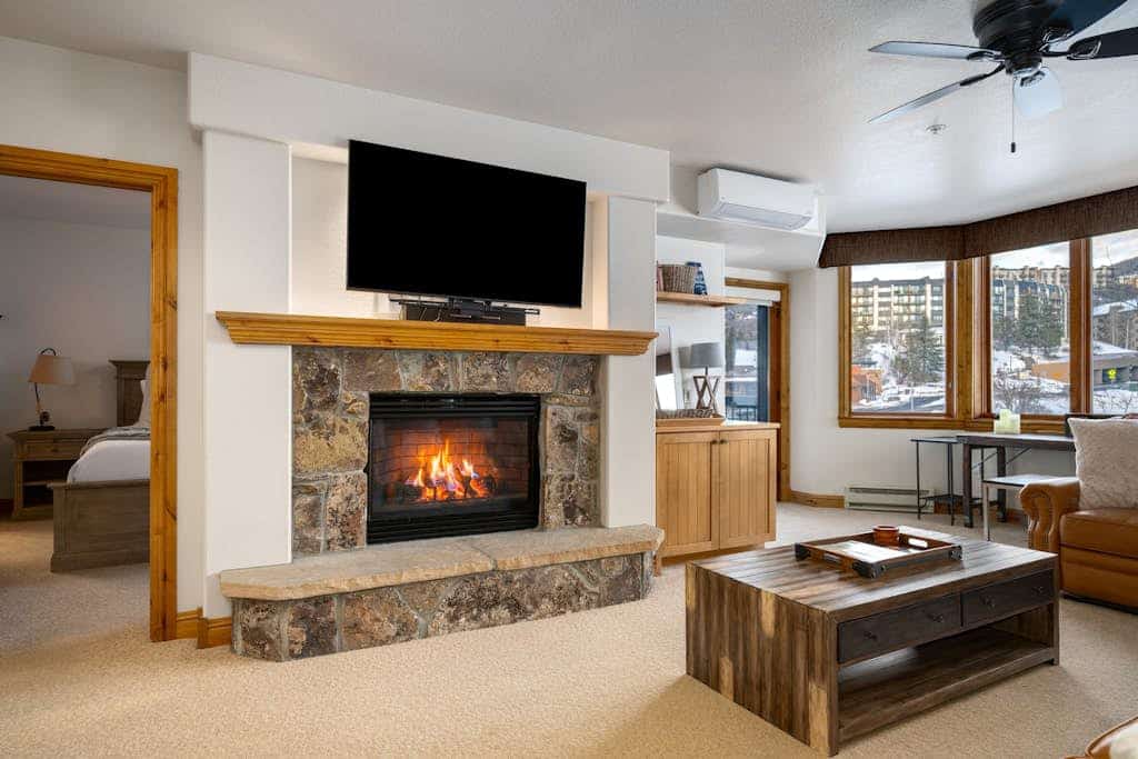 Stylish ski-in/out condo w/views in base area next to gondola, pool & restaurant
