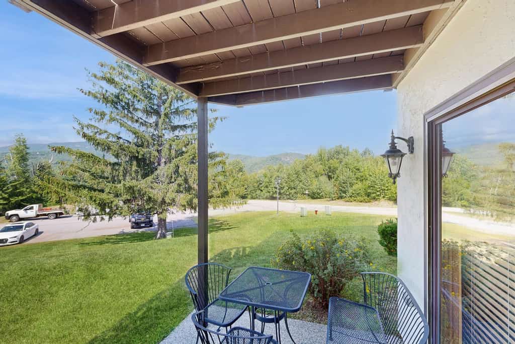 White Mountain Condo: close to ski, hiking, local attractions, dining & views