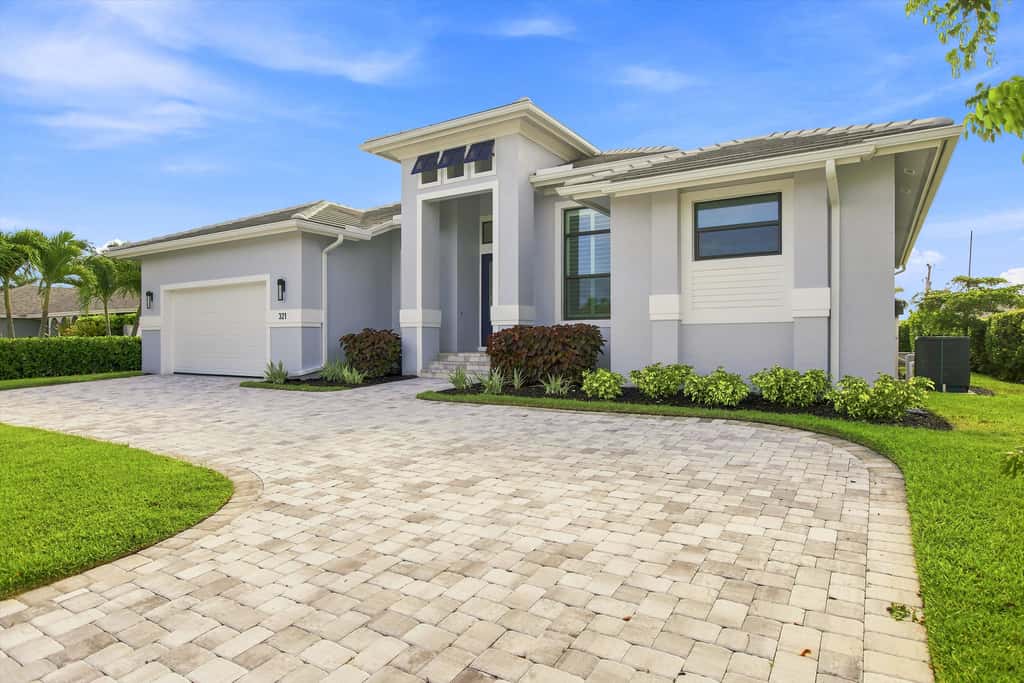 Gorgeous 3 Bedroom Marco Island Home with Private Pool and Outdoor Kitchen