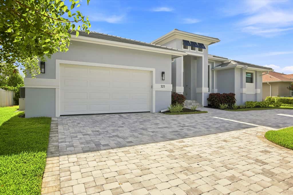 Gorgeous 3 Bedroom Marco Island Home with Private Pool and Outdoor Kitchen