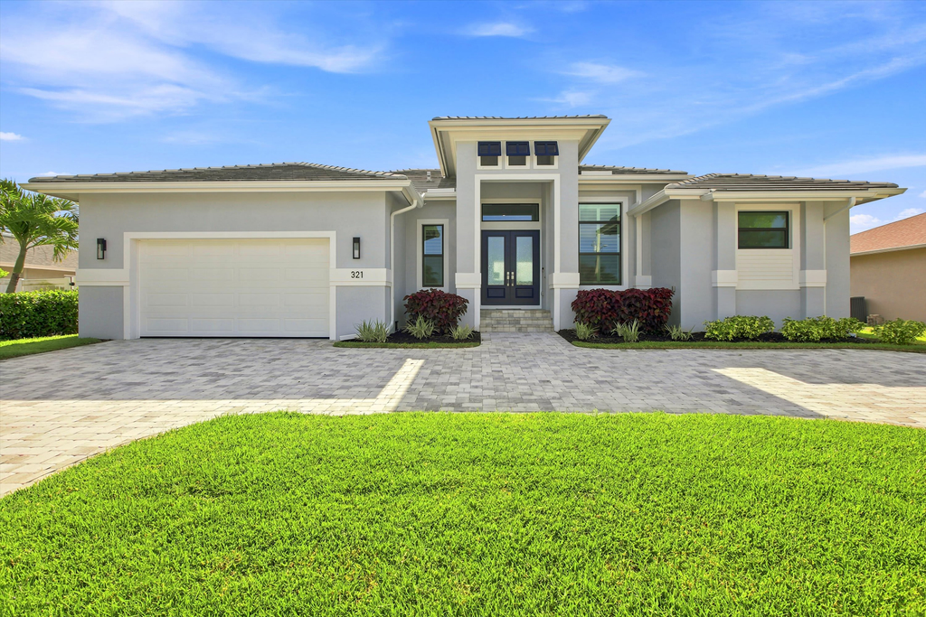 Gorgeous 3 Bedroom Marco Island Home with Private Pool and Outdoor Kitchen
