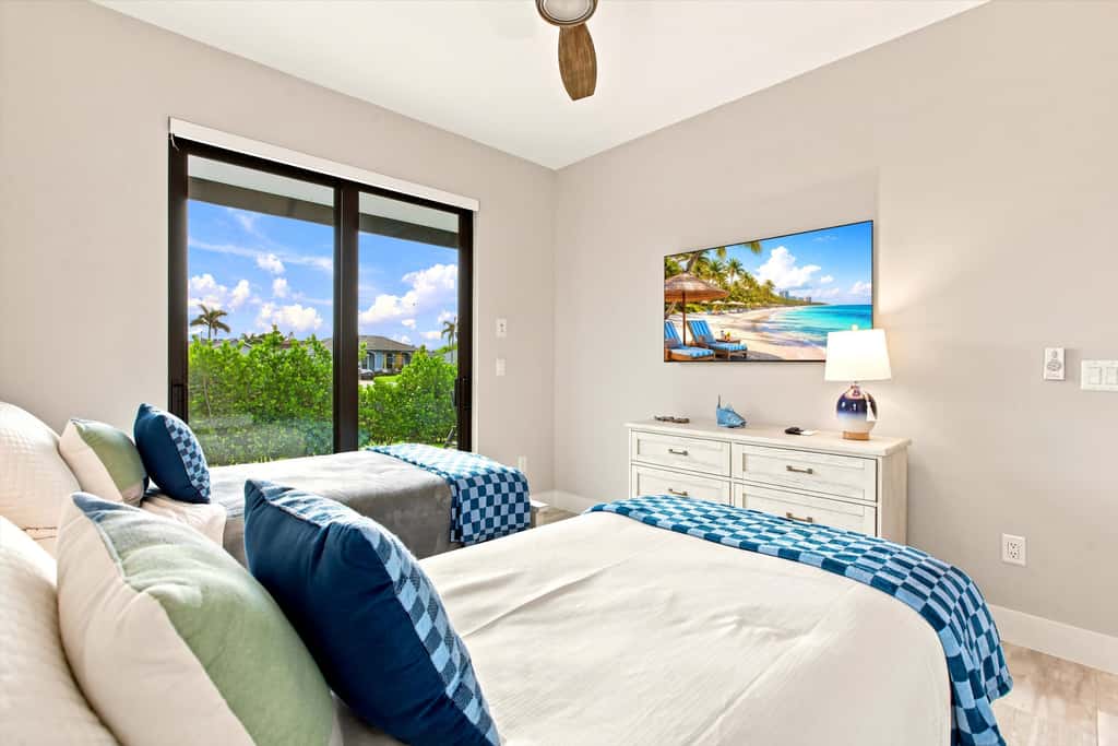 Gorgeous 3 Bedroom Marco Island Home with Private Pool and Outdoor Kitchen