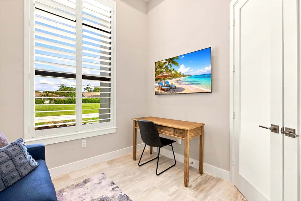 Gorgeous 3 Bedroom Marco Island Home with Private Pool and Outdoor Kitchen