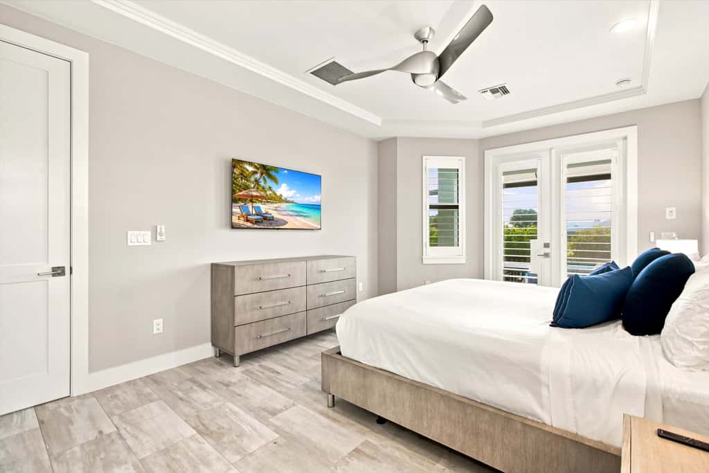 Gorgeous 3 Bedroom Marco Island Home with Private Pool and Outdoor Kitchen