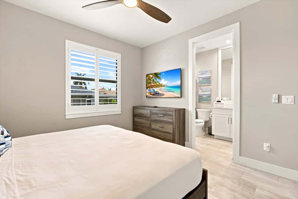 Gorgeous 3 Bedroom Marco Island Home with Private Pool and Outdoor Kitchen