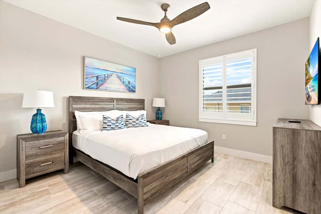 Gorgeous 3 Bedroom Marco Island Home with Private Pool and Outdoor Kitchen