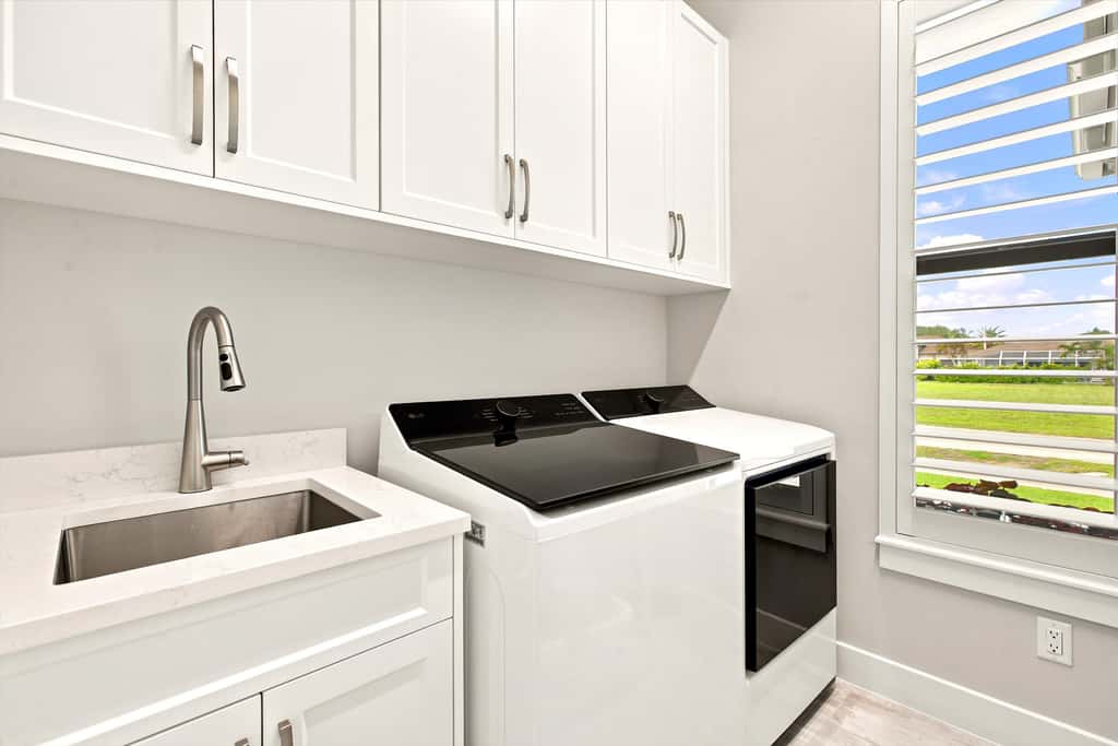 Gorgeous 3 Bedroom Marco Island Home with Private Pool and Outdoor Kitchen