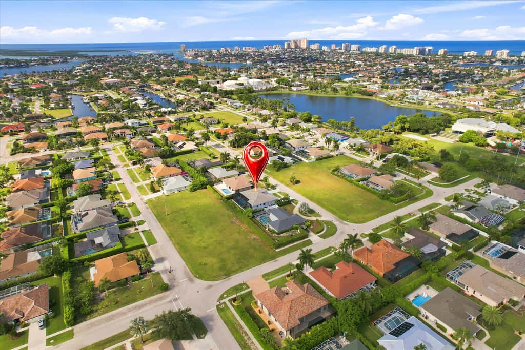 Gorgeous 3 Bedroom Marco Island Home with Private Pool and Outdoor Kitchen
