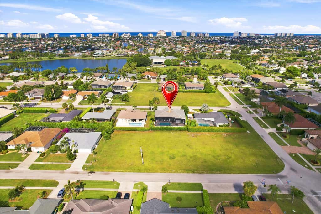 Gorgeous 3 Bedroom Marco Island Home with Private Pool and Outdoor Kitchen
