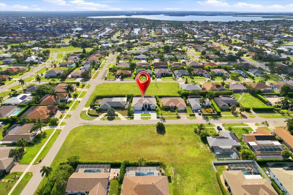 Gorgeous 3 Bedroom Marco Island Home with Private Pool and Outdoor Kitchen