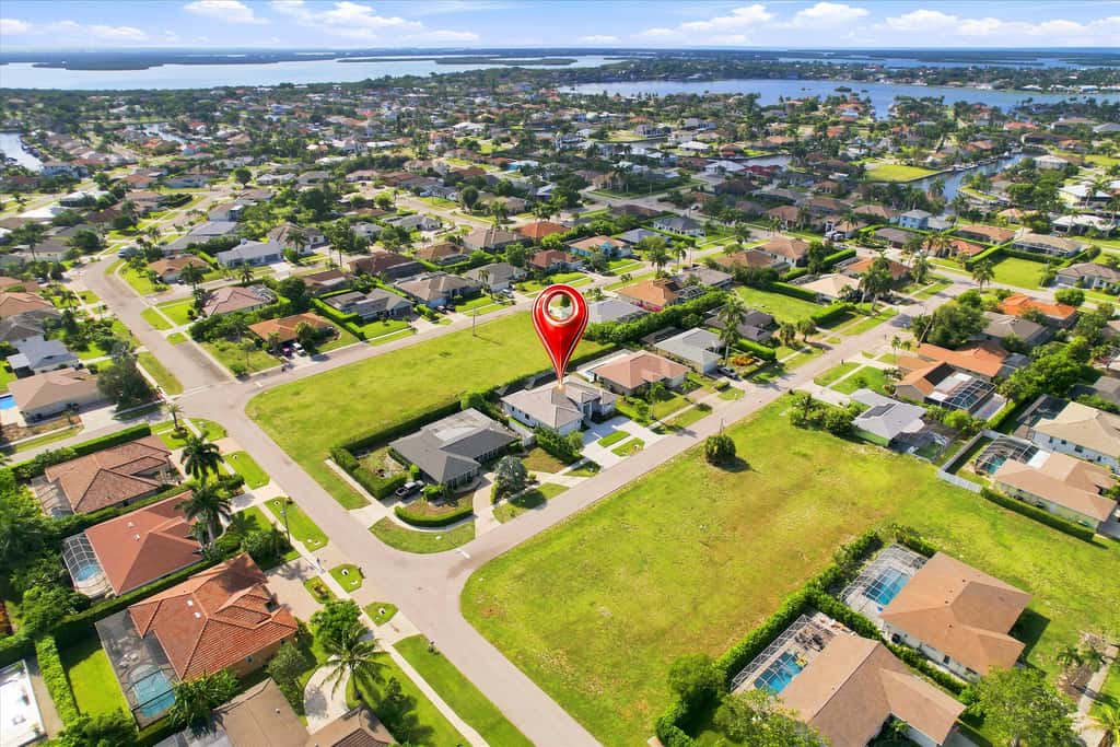 Gorgeous 3 Bedroom Marco Island Home with Private Pool and Outdoor Kitchen