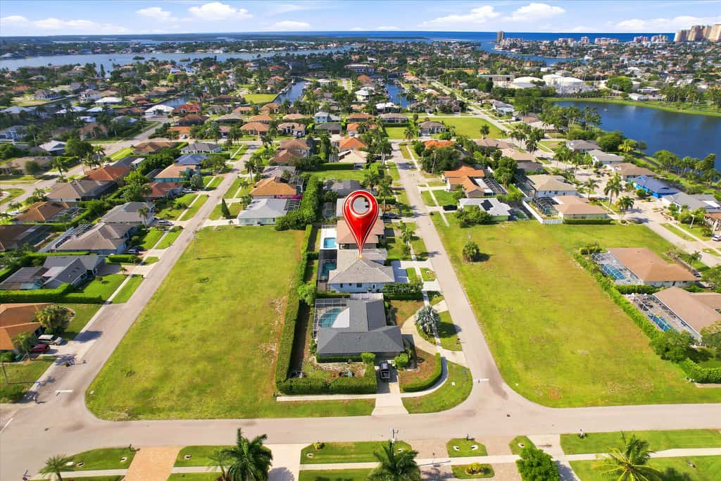 Gorgeous 3 Bedroom Marco Island Home with Private Pool and Outdoor Kitchen