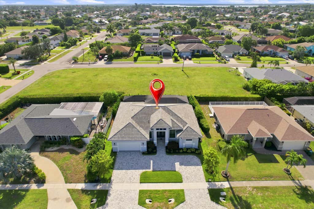 Gorgeous 3 Bedroom Marco Island Home with Private Pool and Outdoor Kitchen