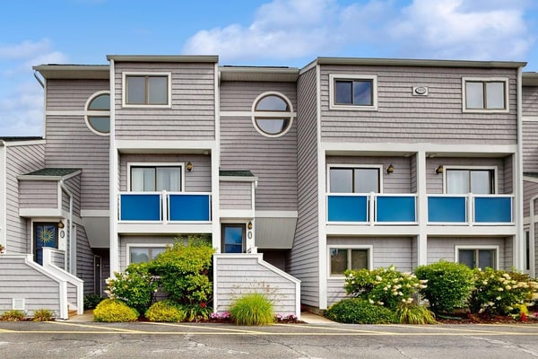Beautifully updated and relaxing 3-bedroom condo
