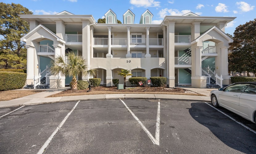 Coastal Golf Course Condo – Shared outdoor pool and fitness center
