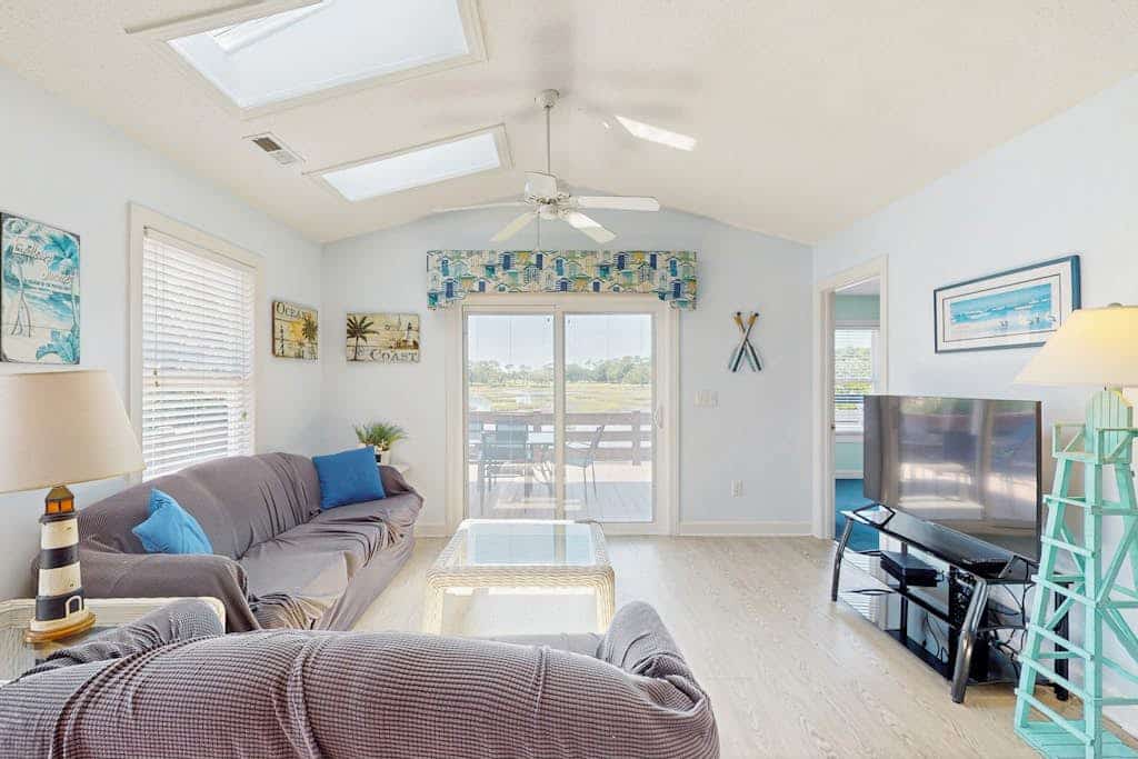 Family friendly home w/ marsh and golf views, central AC, & shared pool