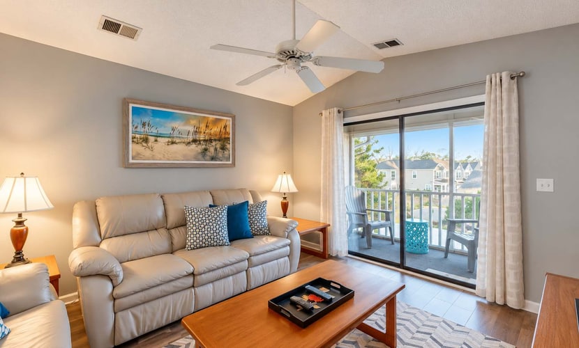 Inviting condo with pool, hot tub, tennis, balcony, & washer/dryer