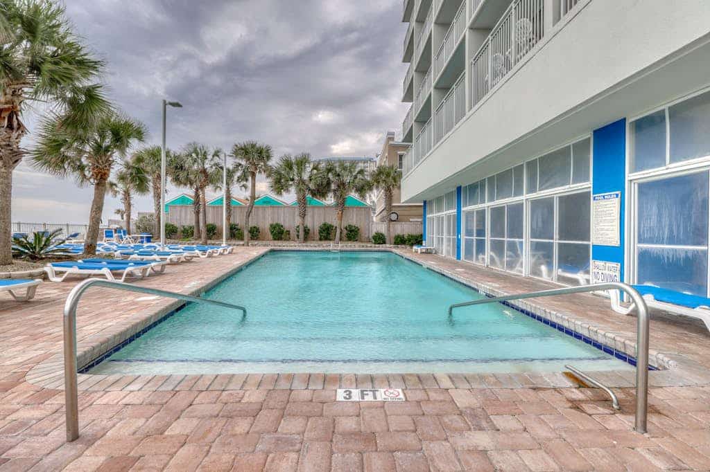 Waterfront condo w/ ocean views, shared pools/spa, lazy river, fitness room