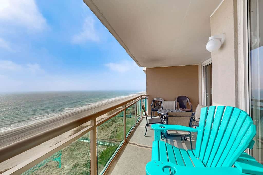 Eighth-floor oceanfront condo with pool, hot tub & balcony