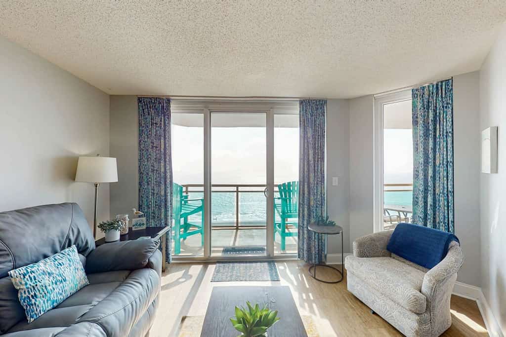 Eighth-floor oceanfront condo with pool, hot tub & balcony