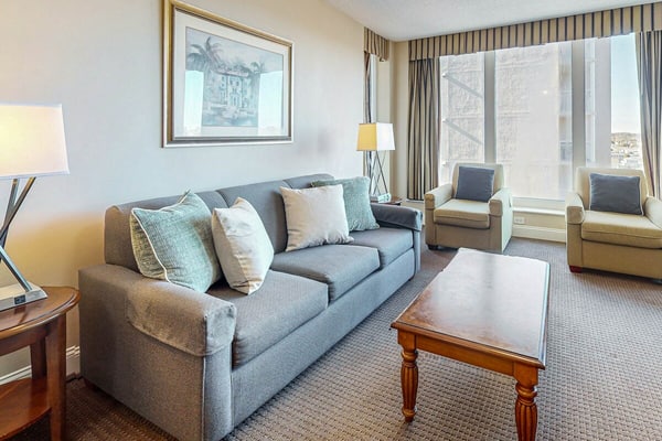 9th floor ocean view condo w/ central AC, WiFi, balcony, shared pool/hot tub