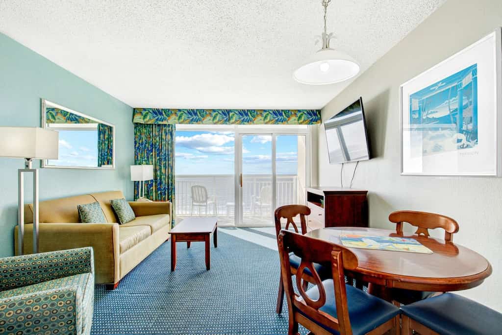 9th floor oceanfront condo w/ free WiFi, balcony, central AC, shared hot tub