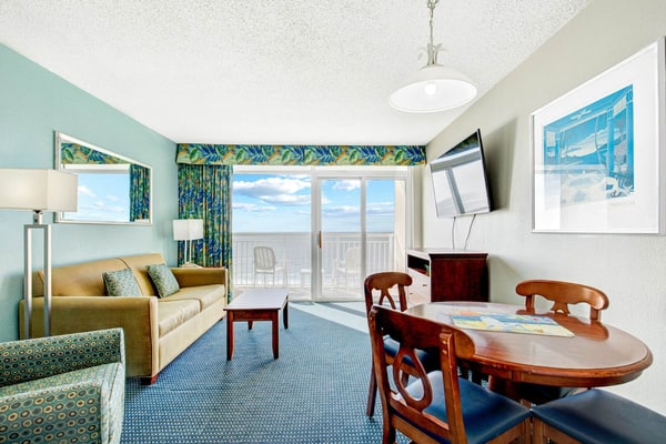 9th floor oceanfront condo w/ free WiFi, balcony, central AC, shared hot tub