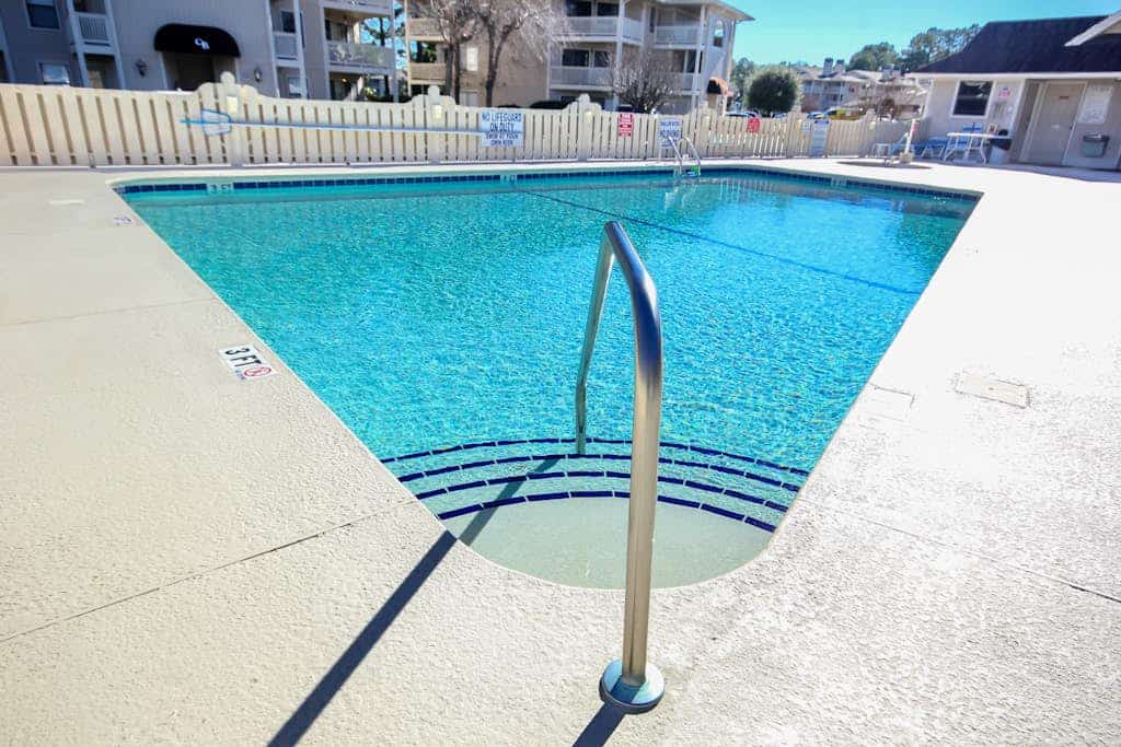 2nd-floor condo with pool, hot tub, tennis, & screened balcony - near beach