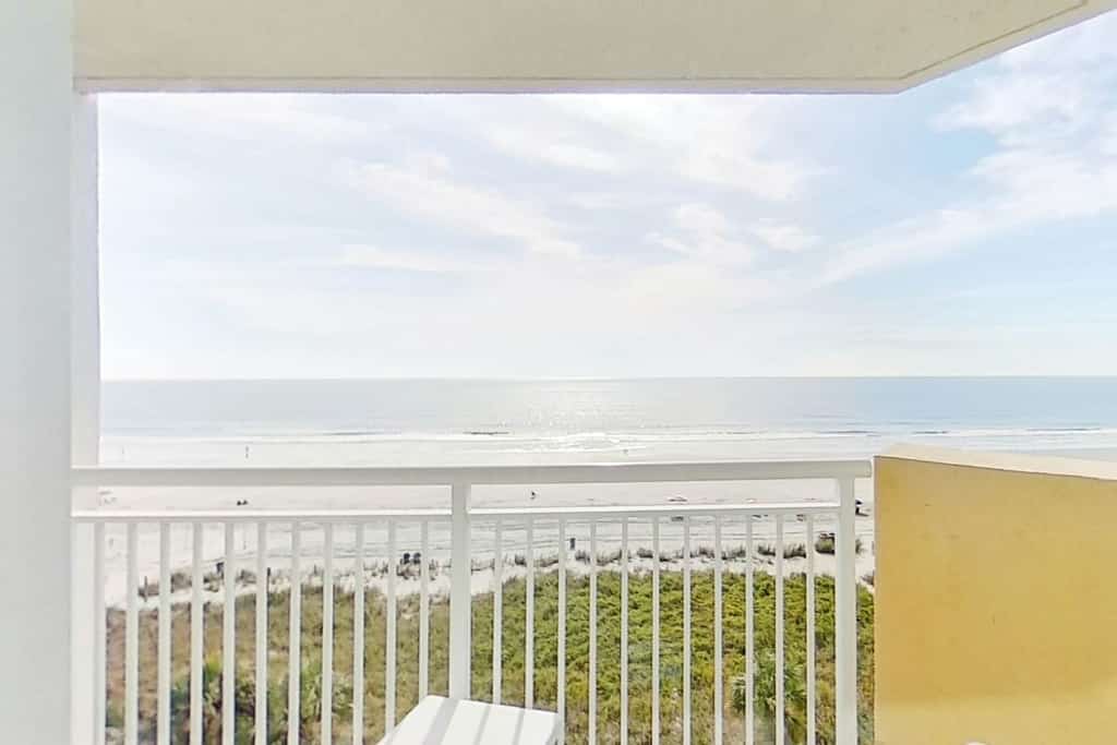 Oceanfront Condo with Fast WiFi, Shared Pools, Lazy River, Fitness Room, Hot Tub