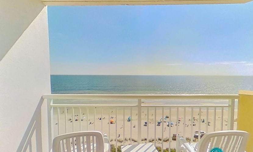10th floor oceanfront condo w/ balcony, central AC, shared hot tub, free WiFi