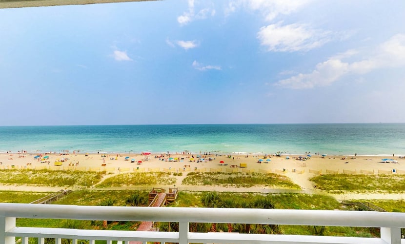 6th-floor oceanfront condo with balcony, beach views, hot tubs, pools & gym