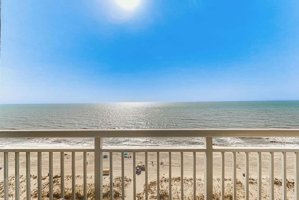 Oceanfront condo with renovated interior, views, pools, hot tubs & lazy river