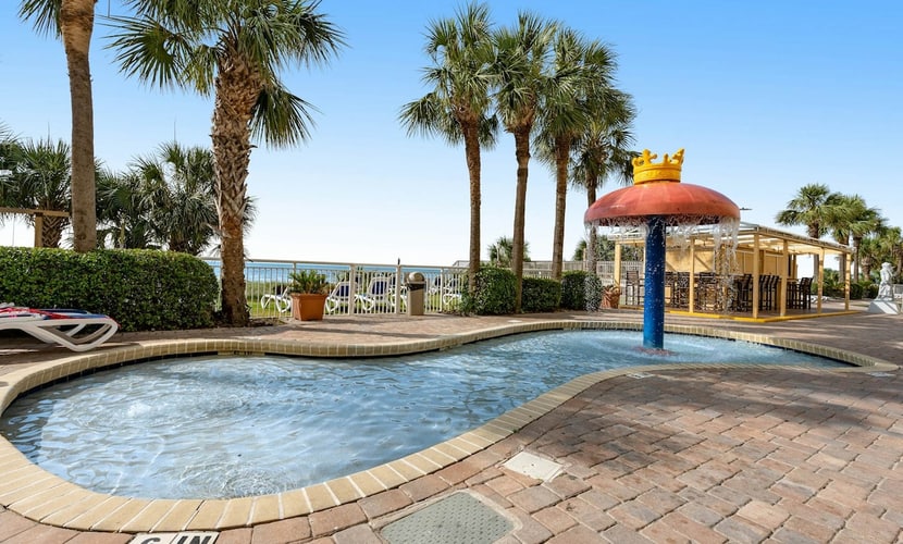 15th-floor oceanfront condo with great views, hot tubs, pools, lazy river & gym