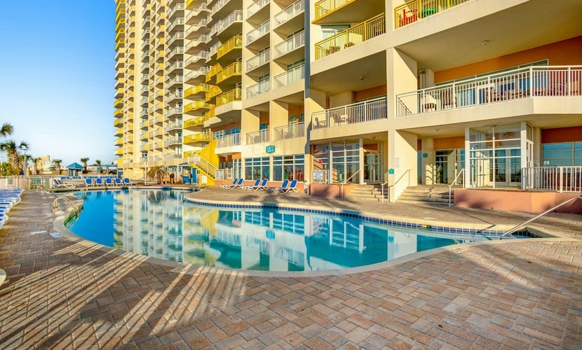 11th floor oceanfront condo w/ WiFi, shared pool, shared hot tub, balcony