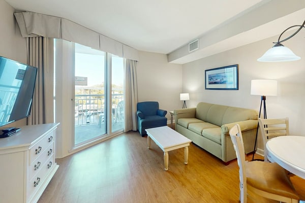 4th floor condo with marina view, pool, hot tub, central AC & washer/dryer