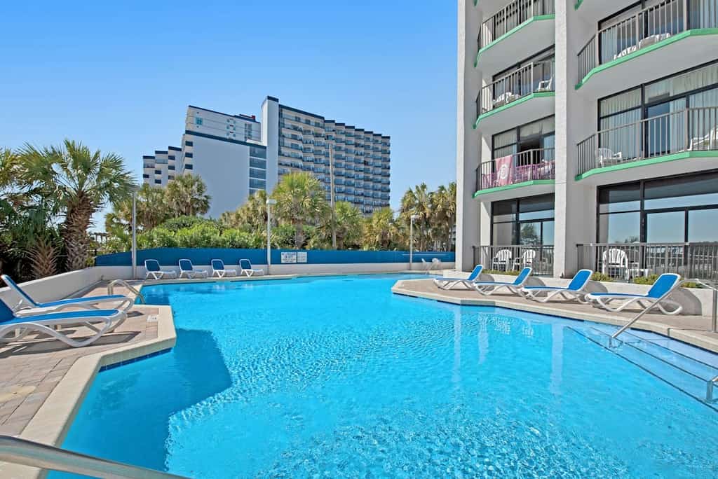 3rd Floor Oceanview Dog & Snowbird Friendly Studio -Shared Pool/Hot Tub
