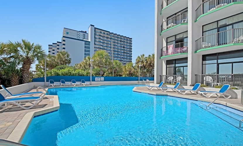 3rd Floor Oceanview Dog & Snowbird Friendly Studio -Shared Pool/Hot Tub