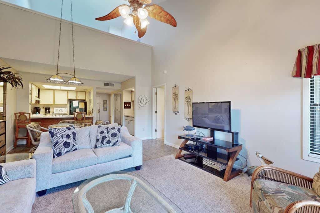 Coastal escape with indoor & outdoor heated pools, spa, tennis - stroll to beach