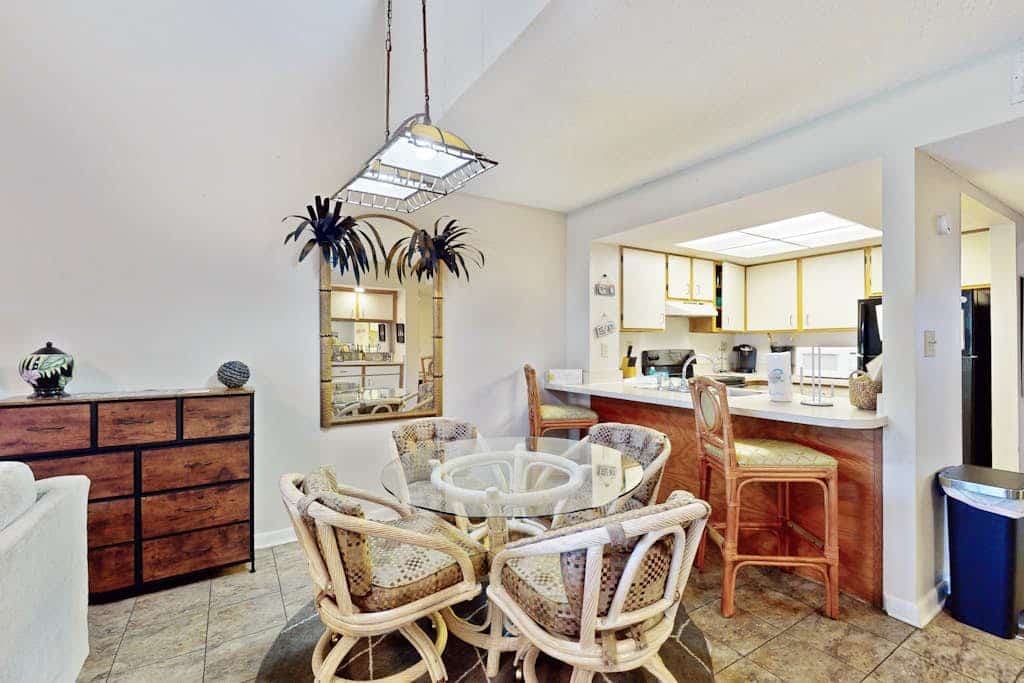 Coastal escape with indoor & outdoor heated pools, spa, tennis - stroll to beach