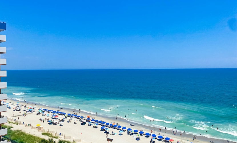 Oceanfront condo in Myrtle Beach with pools, hot tubs & gym